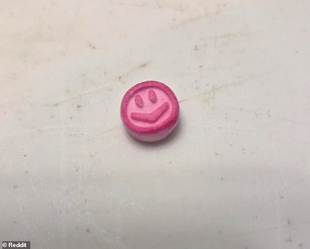 I couldn’t figure out why I had a small pink smiley face in my washing machine… but there’s a simple answer